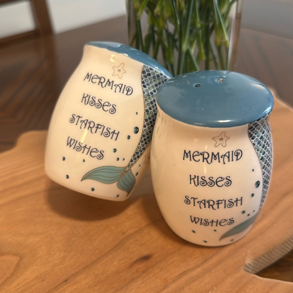 Salt & Pepper Shaker Set 🧜🏻‍♀️ NWOT